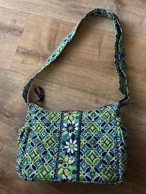 Vera Bradley Green and Blue Quilted Floral Shoulder Bag Daisy Daisy 2008